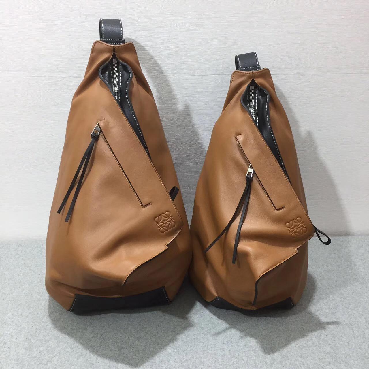 loewe羅意威 Anton Backpack 棕色新拼色小號小牛皮拼接，内里牛皮