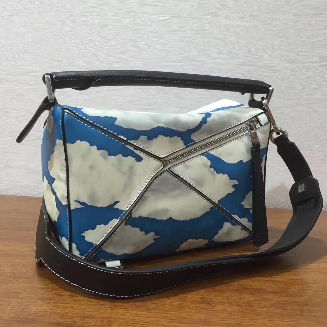 loewe羅意威小號 Puzzle Bag 進口西班牙小牛皮印藍天白雲圖案
