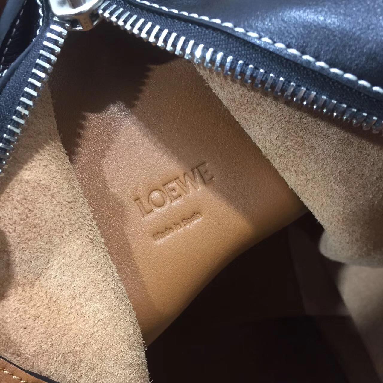 loewe羅意威 Anton Backpack 系列 新拼色大號小牛皮拼接，内里牛皮