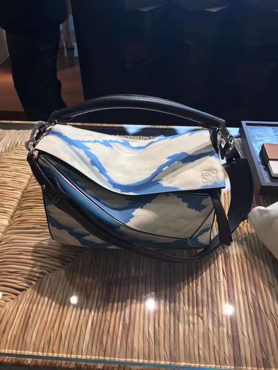 loewe羅意威小號 Puzzle Bag 進口西班牙小牛皮印藍天白雲圖案