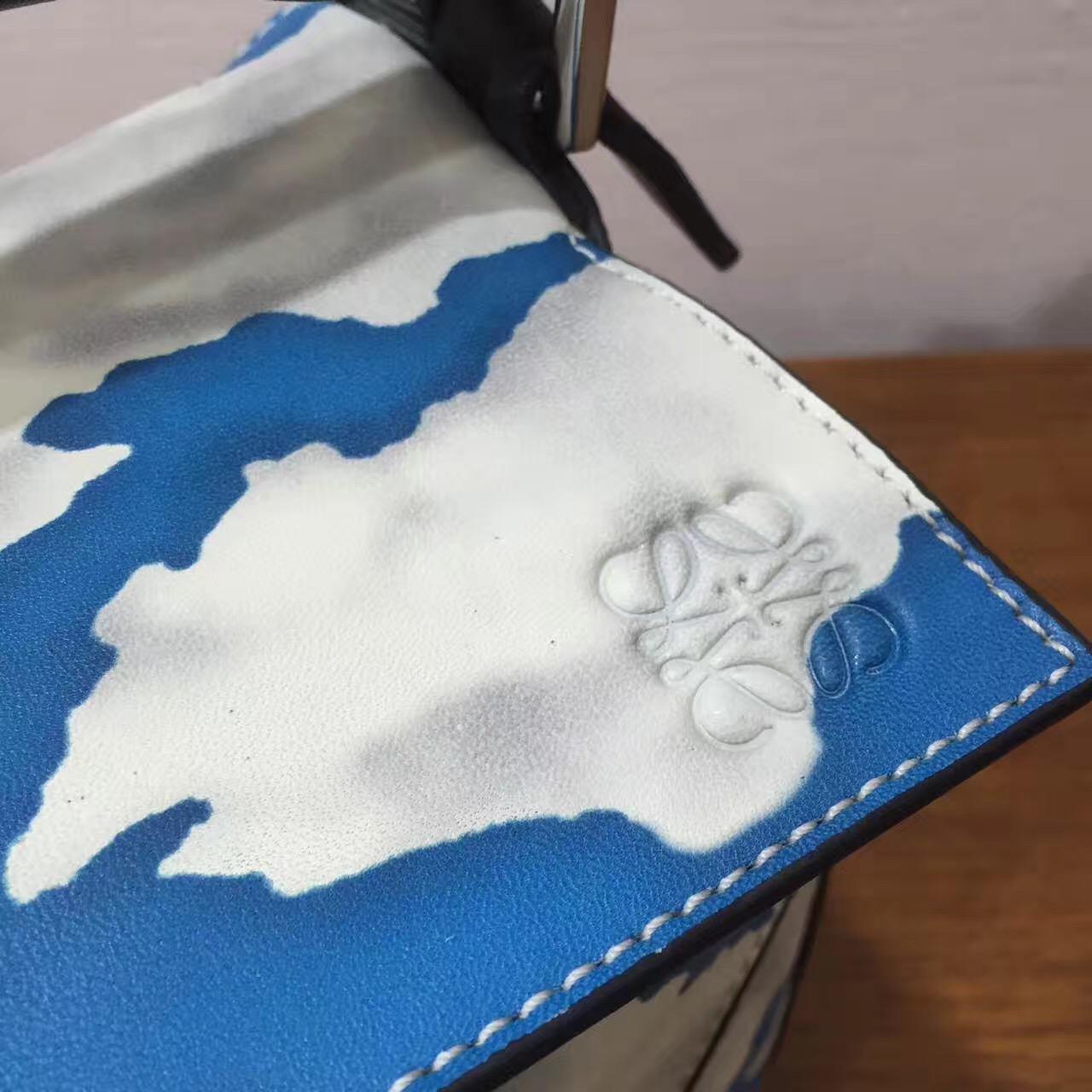 loewe羅意威小號 Puzzle Bag 進口西班牙小牛皮印藍天白雲圖案