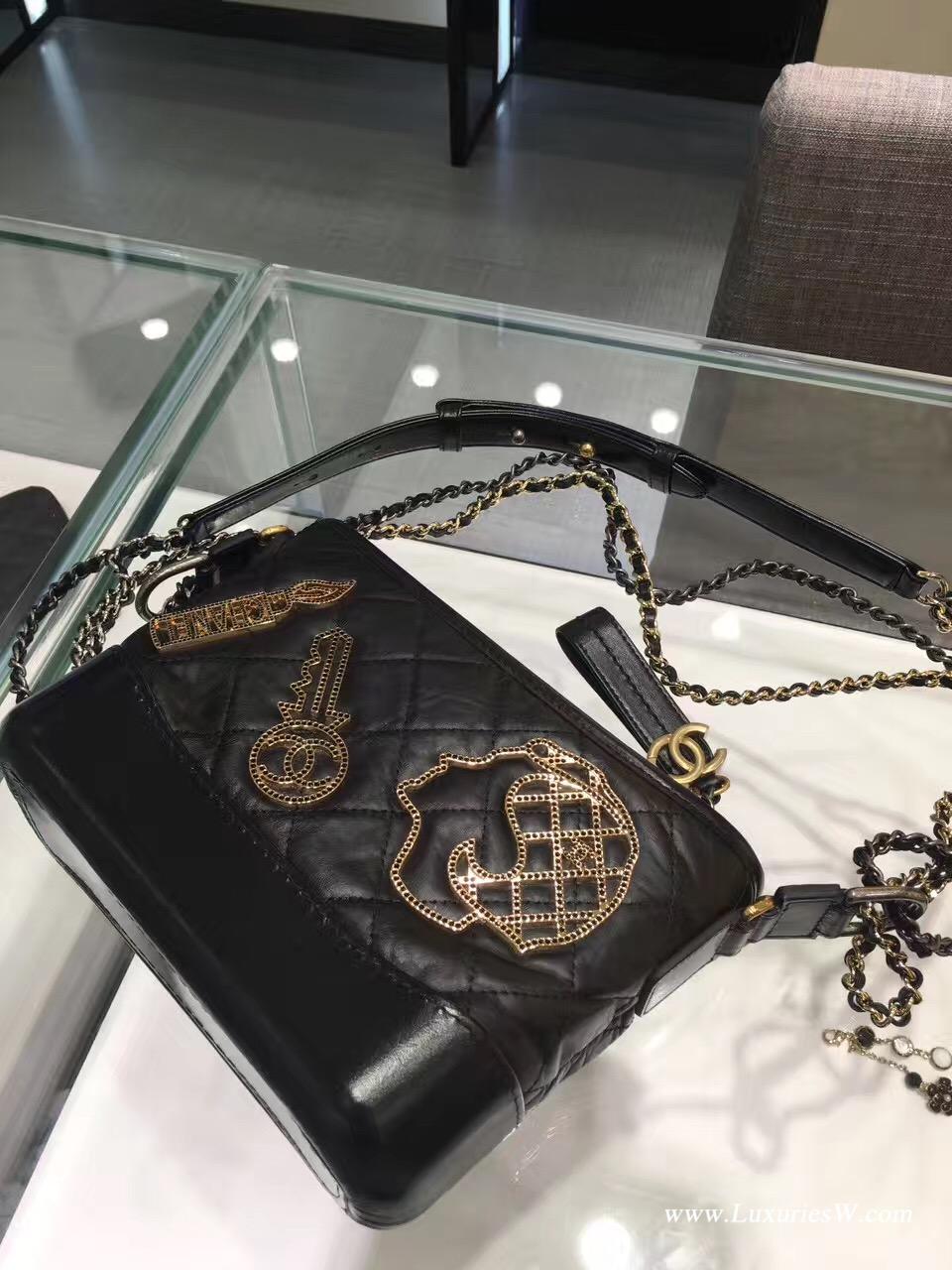 小香包包 gabrielle bag 小號流浪包 黑色 徽章款 20cm