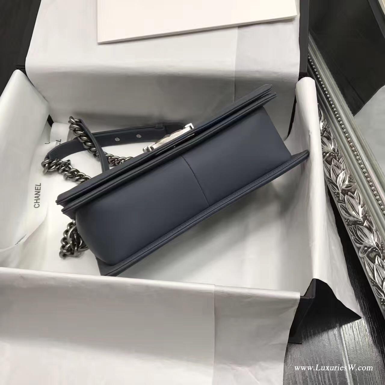 小香 Le boy bag 口蓋包25cm 蓝色胎牛皮V字型綉