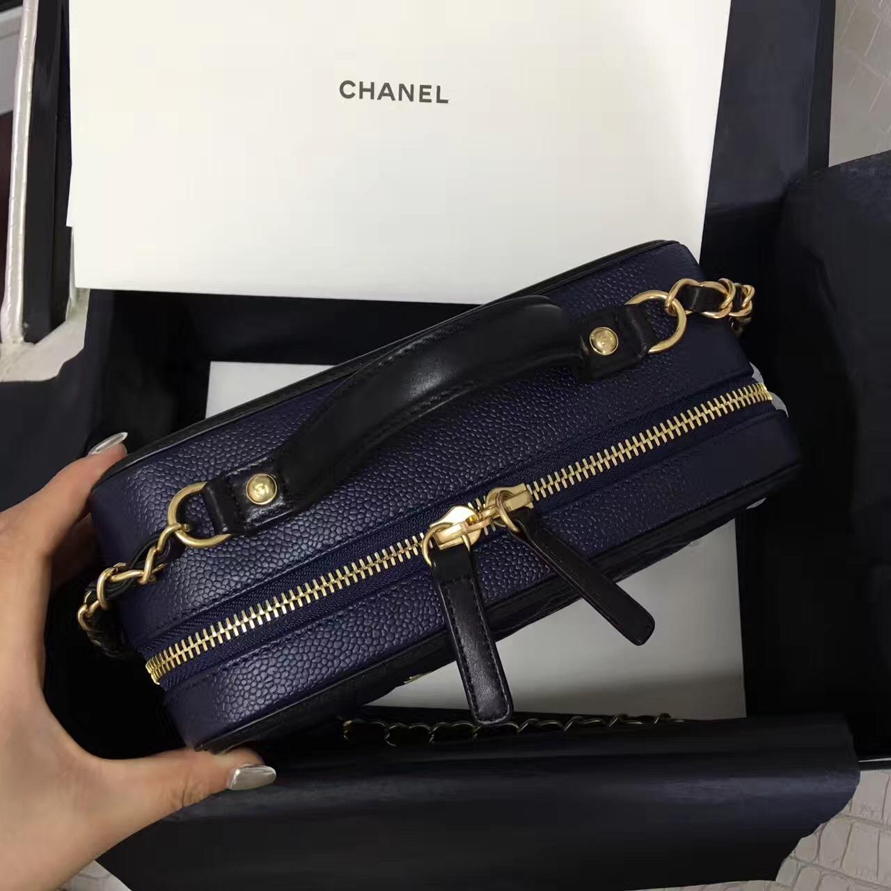 小香女包 Vanity case bag 17年專櫃櫥窗新款New化妝包 蓝色配黑色 盒子鏈條包