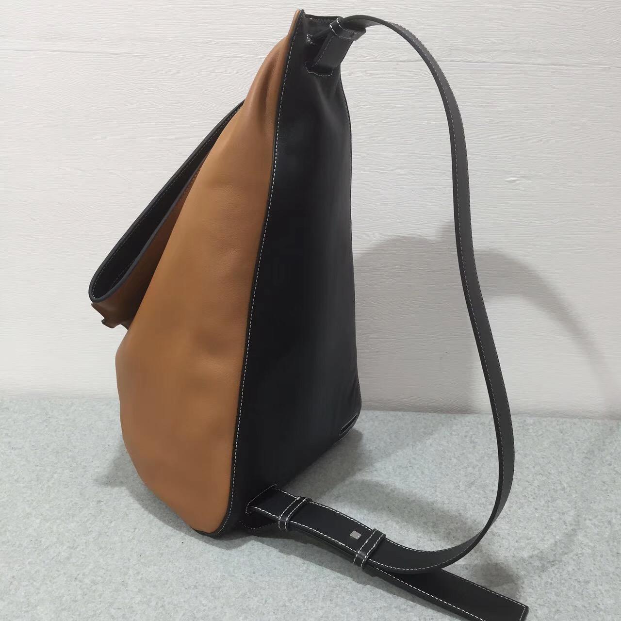 loewe羅意威 Anton Backpack 棕色新拼色小號小牛皮拼接，内里牛皮