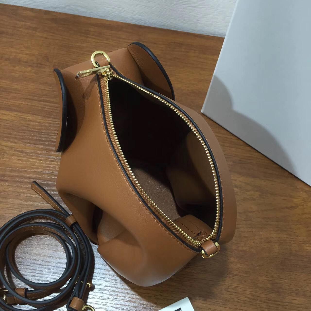 羅意威包包 Loewe Elephant Mini Bag tan/white 迷妳包 小牛皮大象包