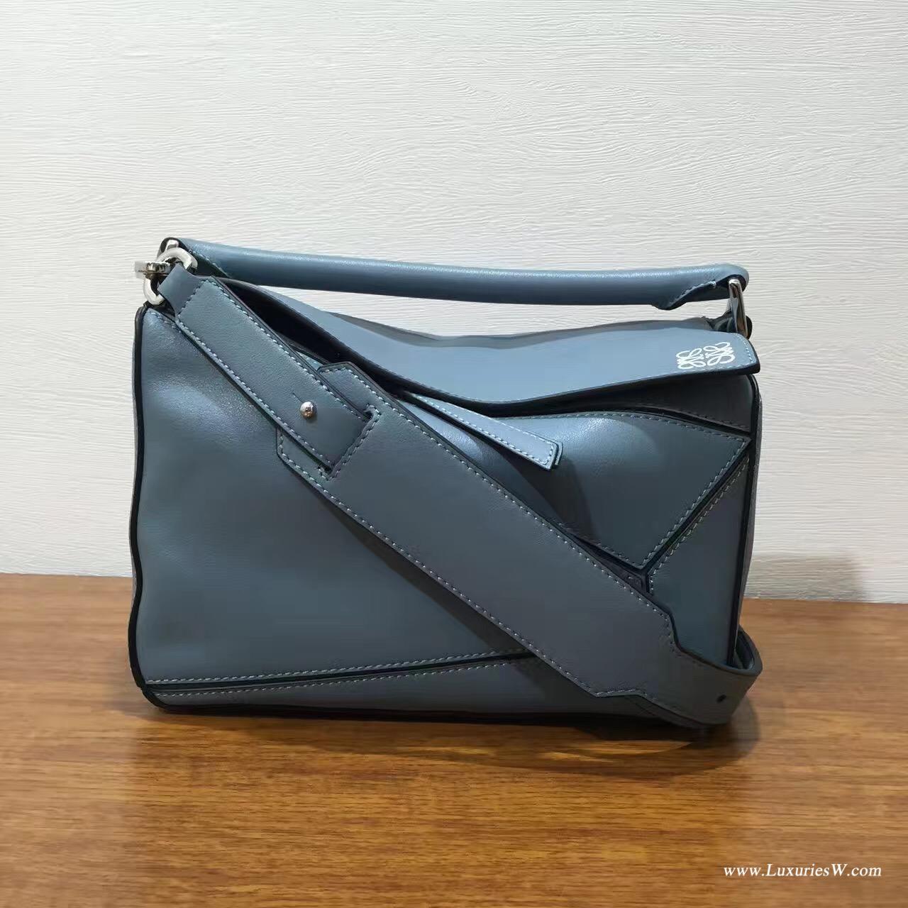 羅意威女包官網 LOEWE Mini Puzzle Bag 雾霾色 長方體形狀 折疊幾何包