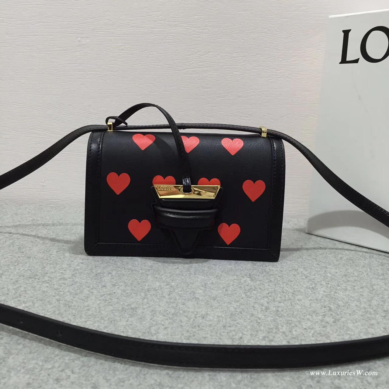 Loewe Barcelona Hearts心愛限量系 紅色愛心圖 搭配黑色小牛皮