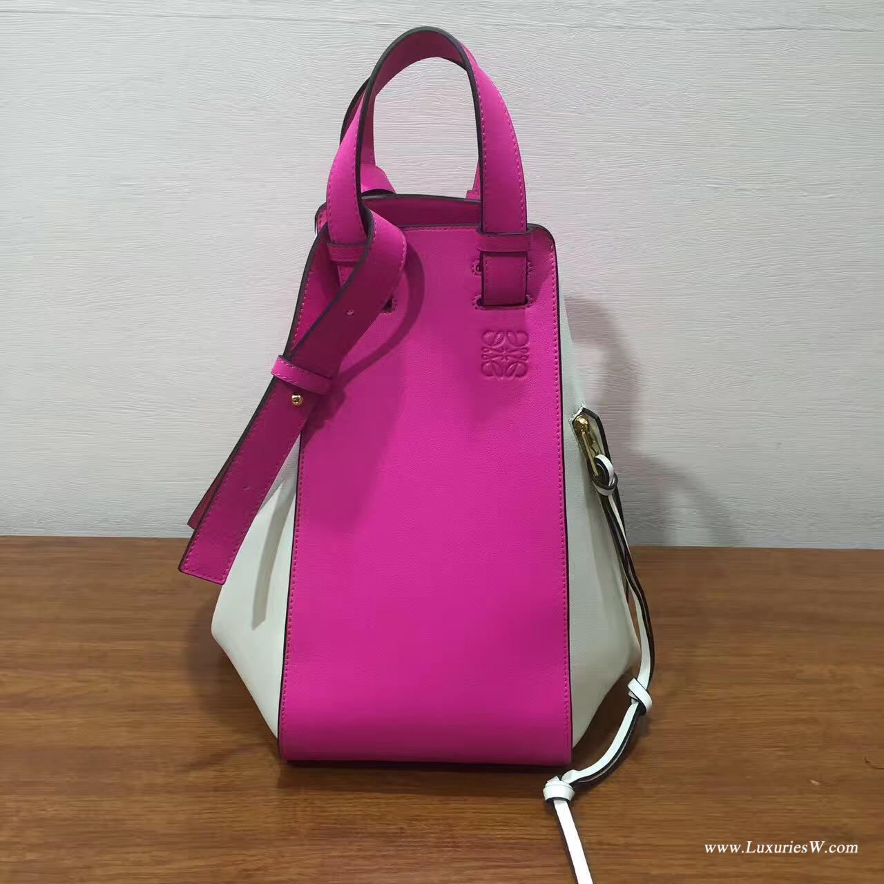 Loewe采用進口的柔軟小牛皮 Hammock Small Bag Shocking Pink/White