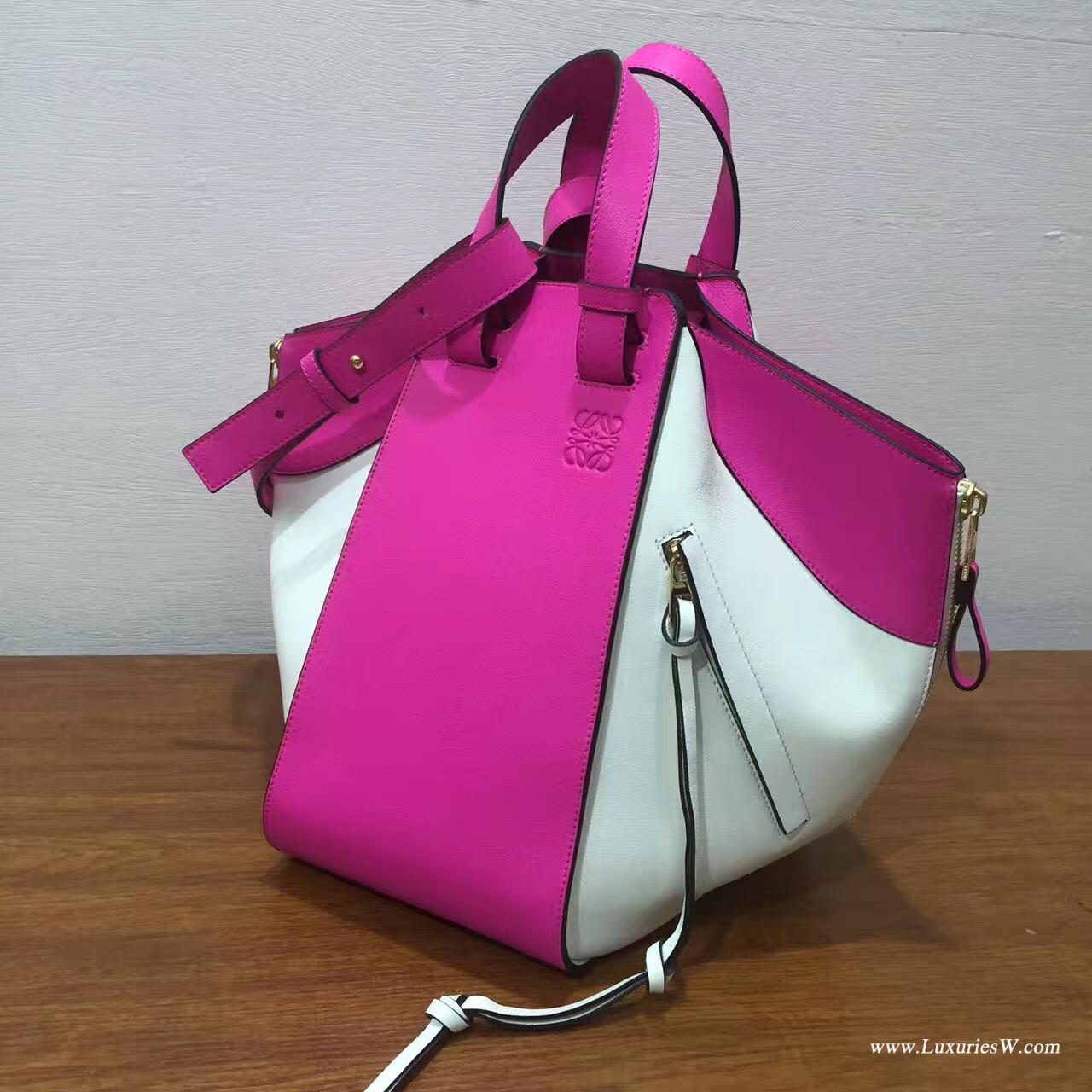 Loewe采用進口的柔軟小牛皮 Hammock Small Bag Shocking Pink/White
