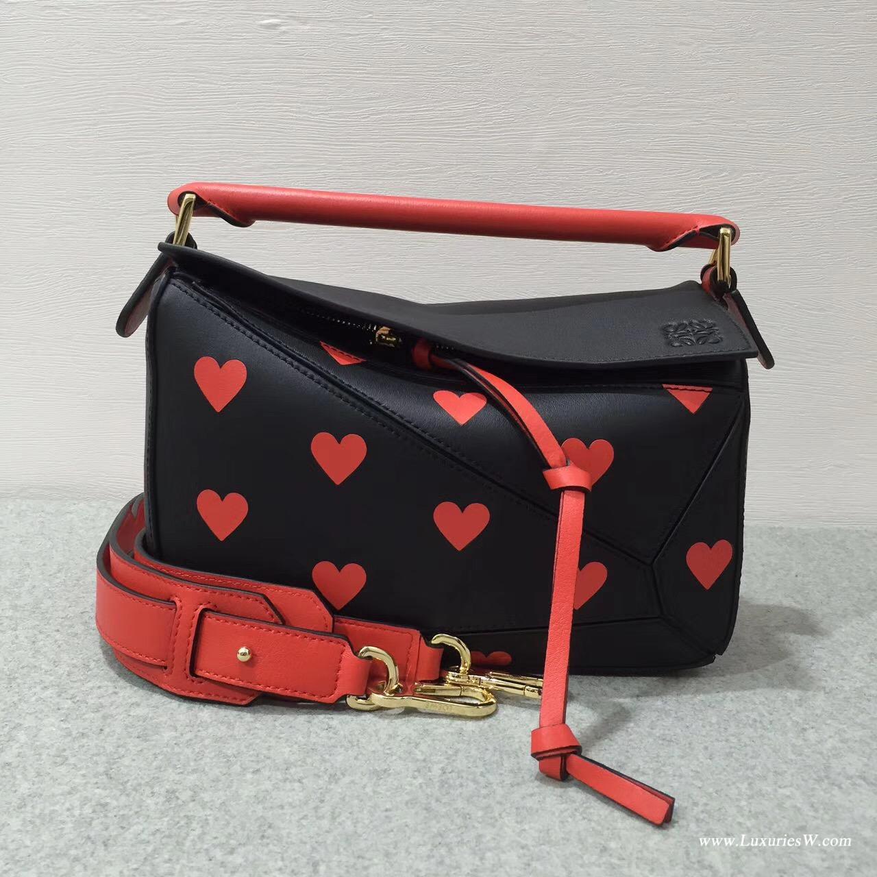 Loewe Puzzle Hearts紅色愛心圖案限量系列 搭配黑色小牛皮