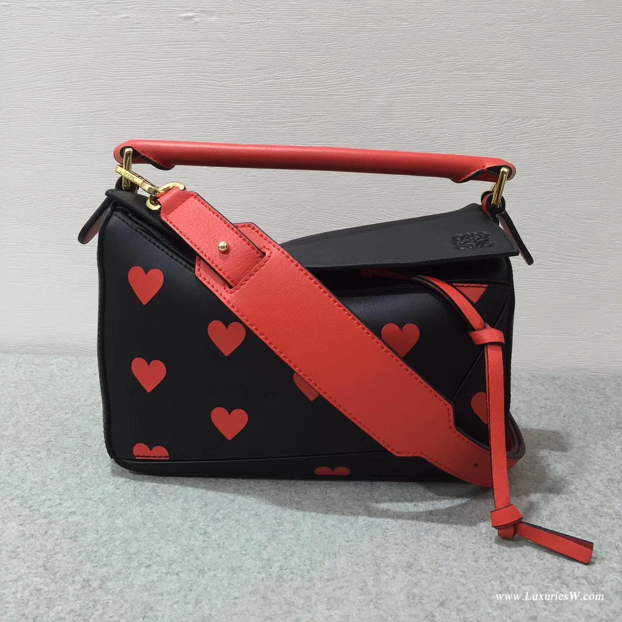 Loewe Puzzle Hearts紅色愛心圖案限量系列 搭配黑色小牛皮