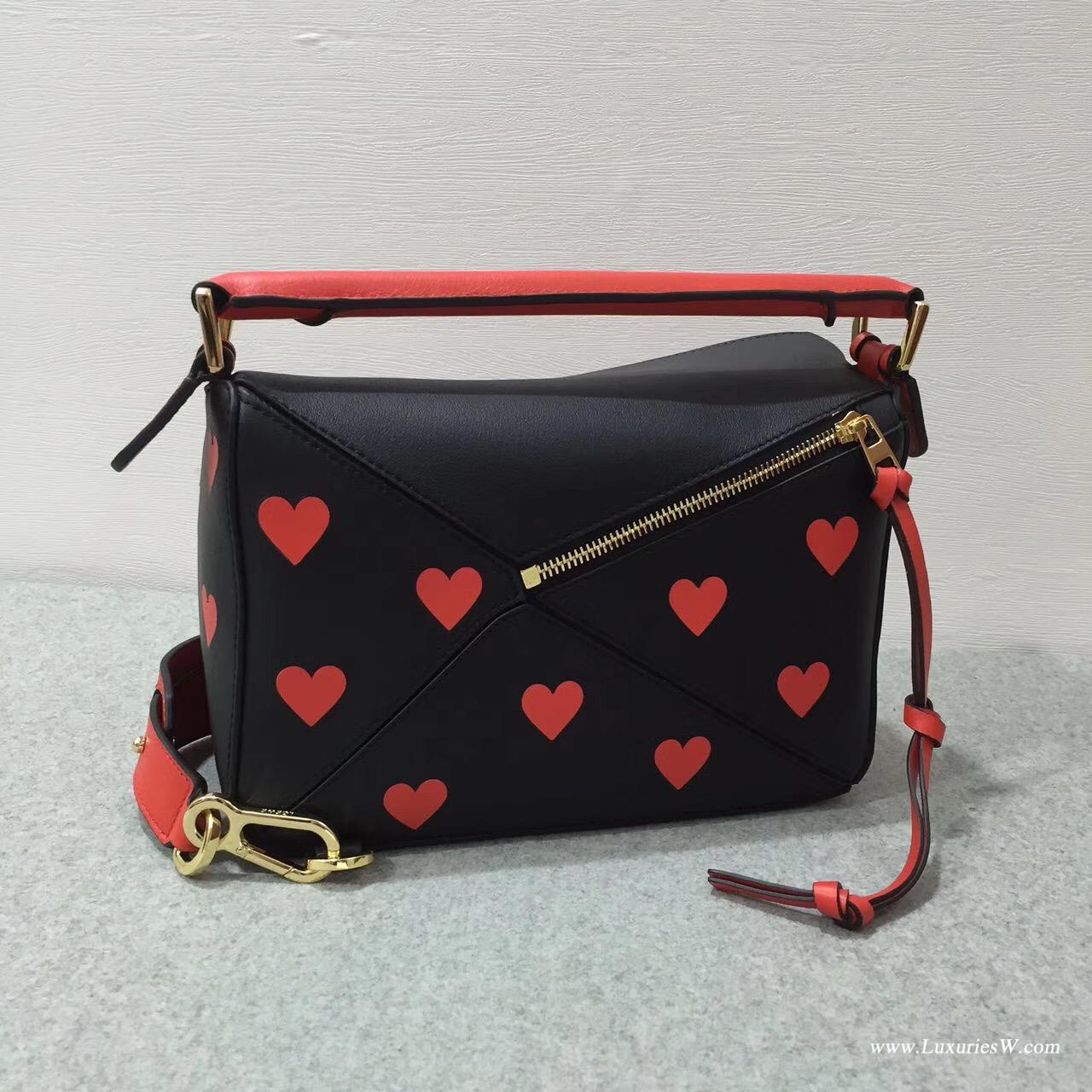 Loewe Puzzle Hearts紅色愛心圖案限量系列 搭配黑色小牛皮