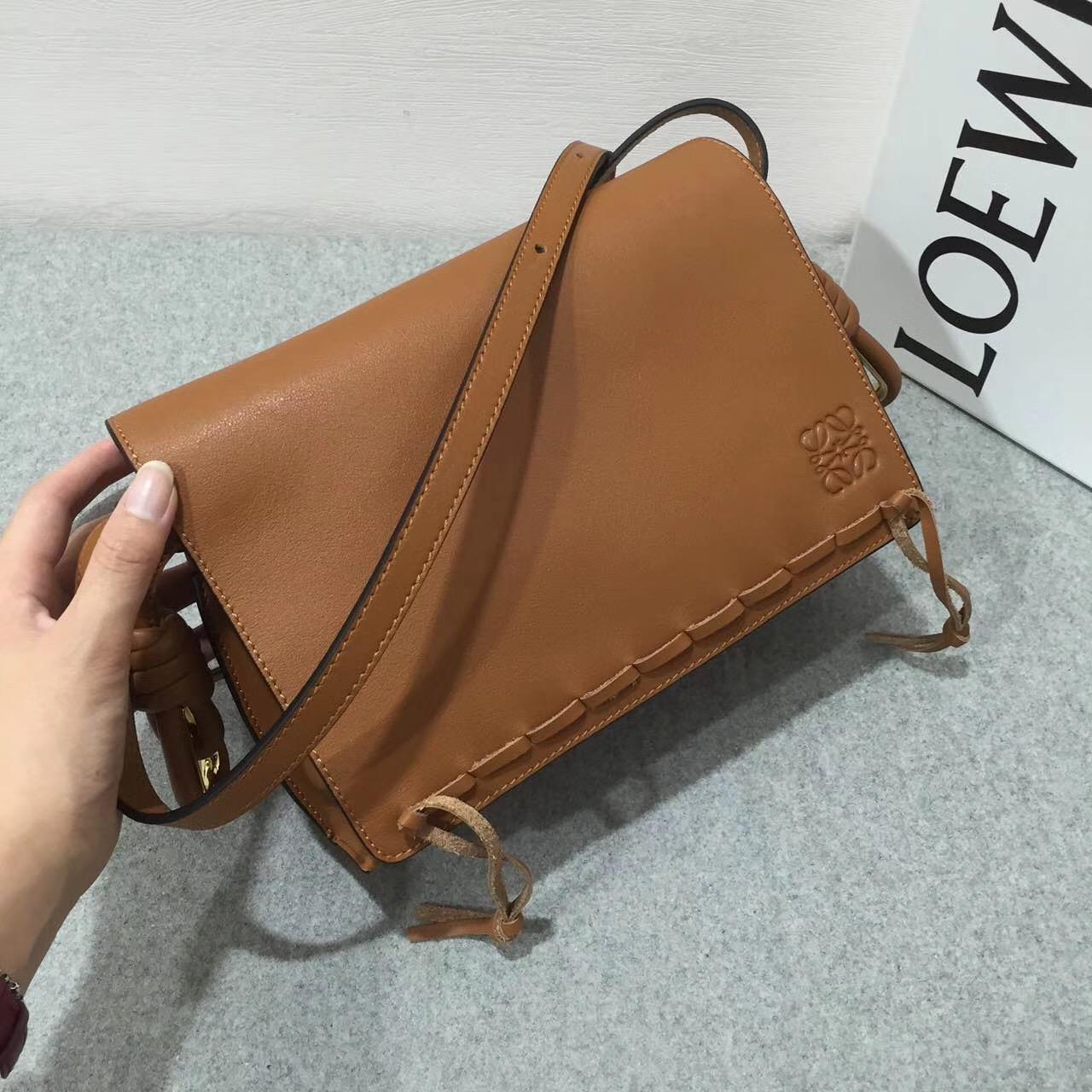 羅意威LOEWE女包 Flamenco Flap Laced Small Bag 棕色