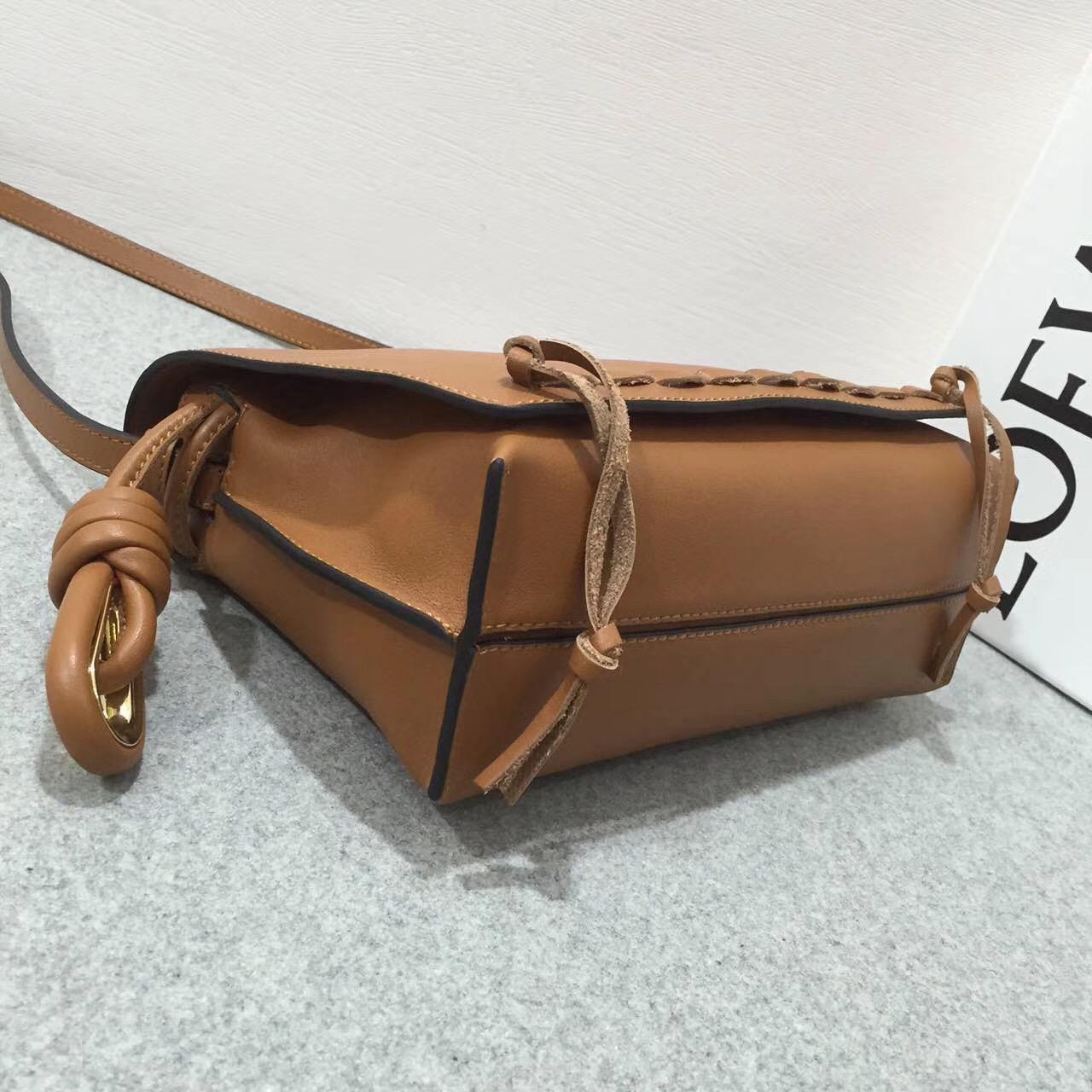 羅意威LOEWE女包 Flamenco Flap Laced Small Bag 棕色