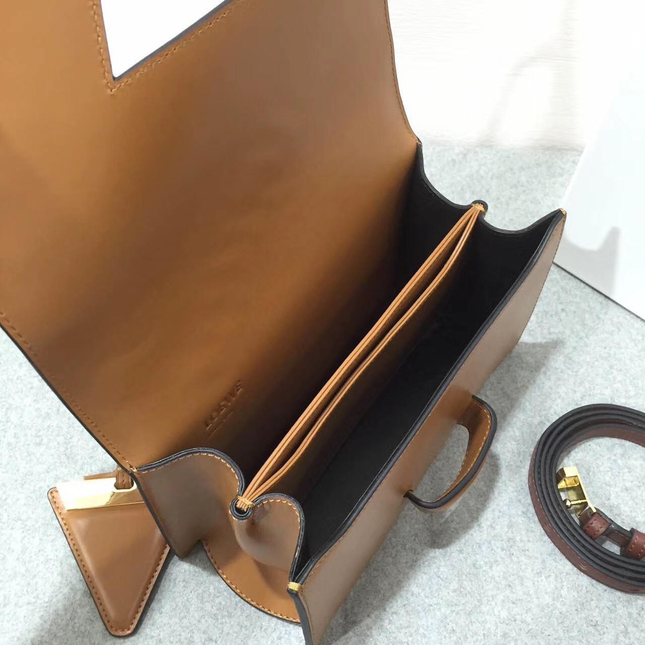 羅意威巴塞羅那包三角形包袋 Barcelona Laced Bag 小牛皮棕色