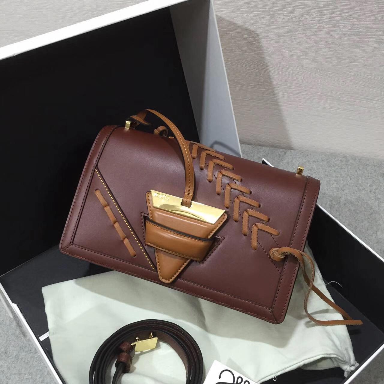 羅意威巴塞羅那包三角形包袋 Barcelona Laced Bag 小牛皮棕色