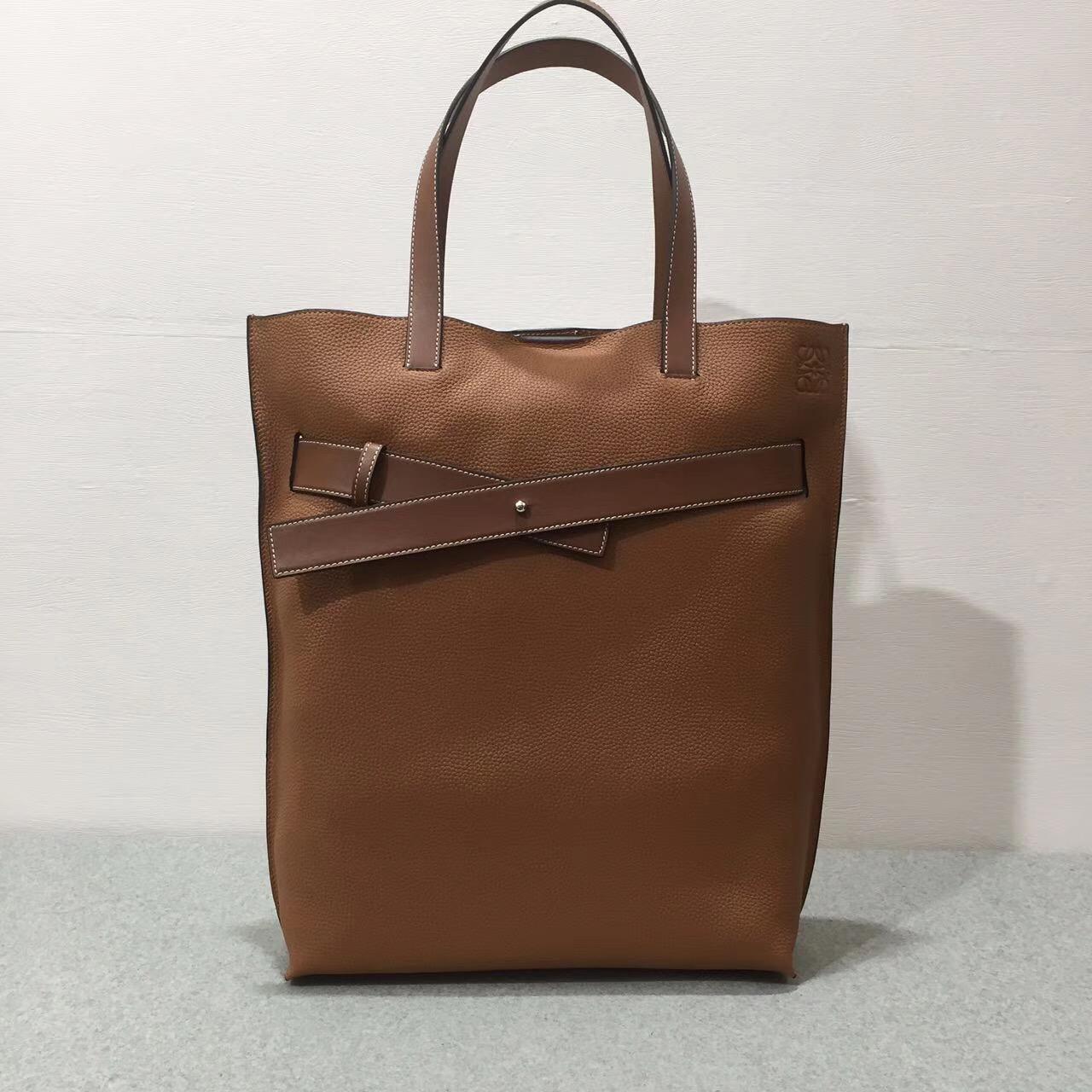 羅意威女包香港官網 loewe Vertical Strap Tote Bag 棕色粒面牛皮