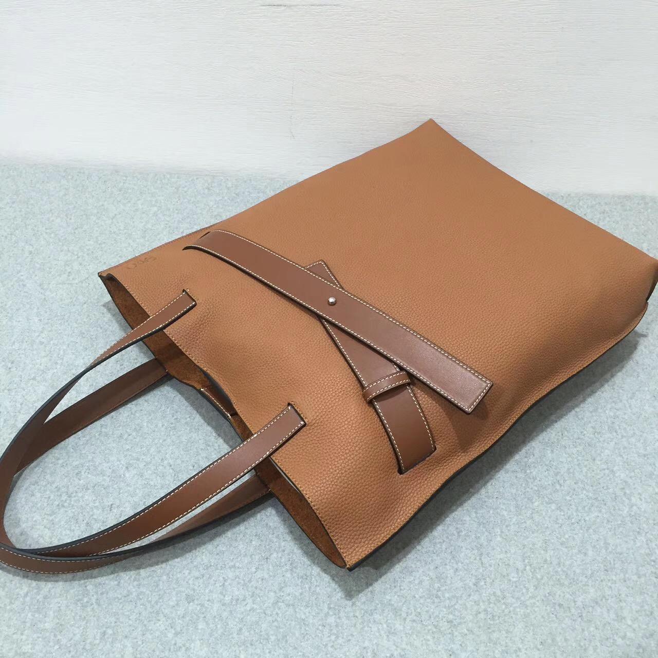 羅意威女包香港官網 loewe Vertical Strap Tote Bag 棕色粒面牛皮