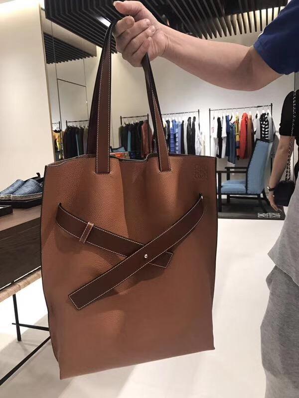 羅意威女包香港官網 loewe Vertical Strap Tote Bag 棕色粒面牛皮