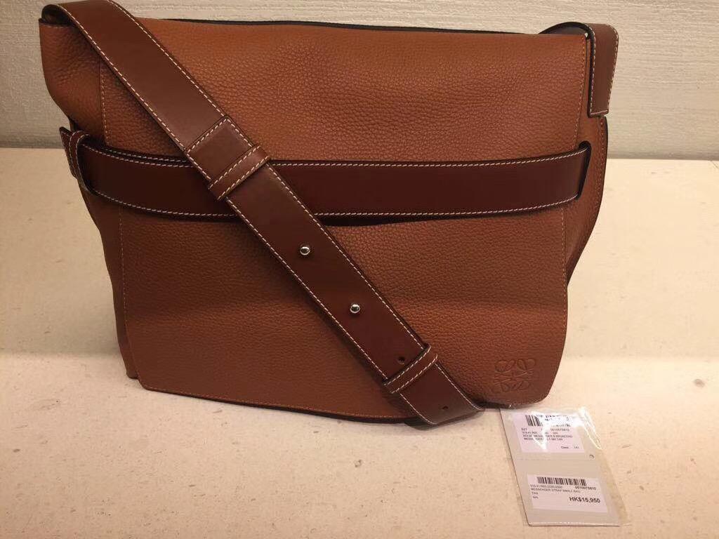 羅意威男包 Loewe Messenger Strap Bag 棕色 粒面togo牛皮