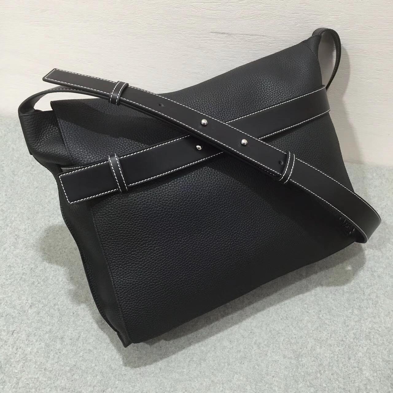 羅意威男包 Loewe Messenger Strap Small Bag 黑色粒面togo牛皮