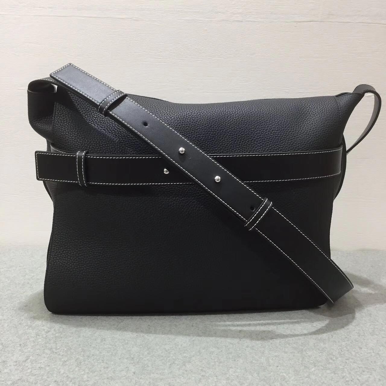 羅意威男包 Loewe Messenger Strap Small Bag 黑色粒面togo牛皮