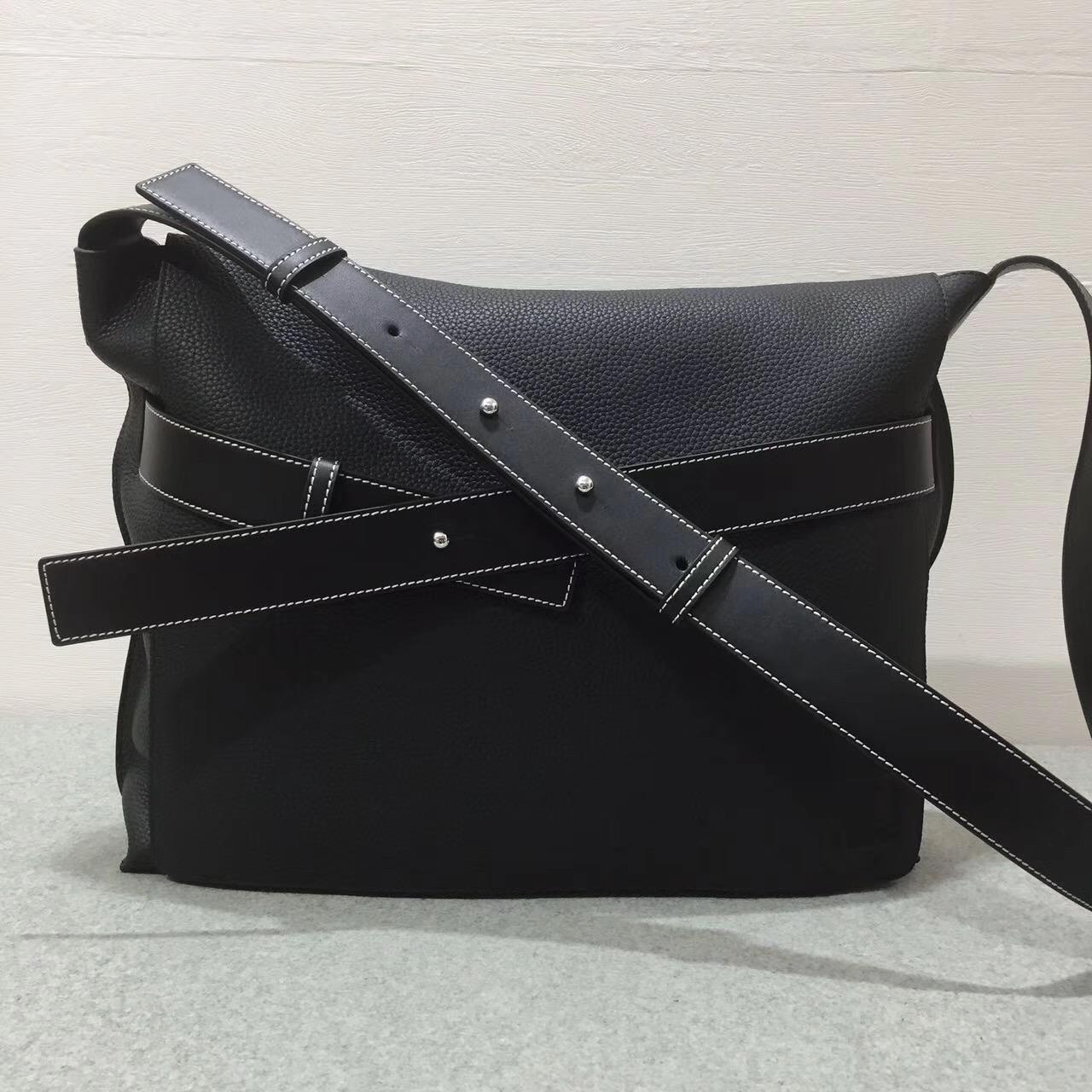 羅意威男包 Loewe Messenger Strap Small Bag 黑色粒面togo牛皮