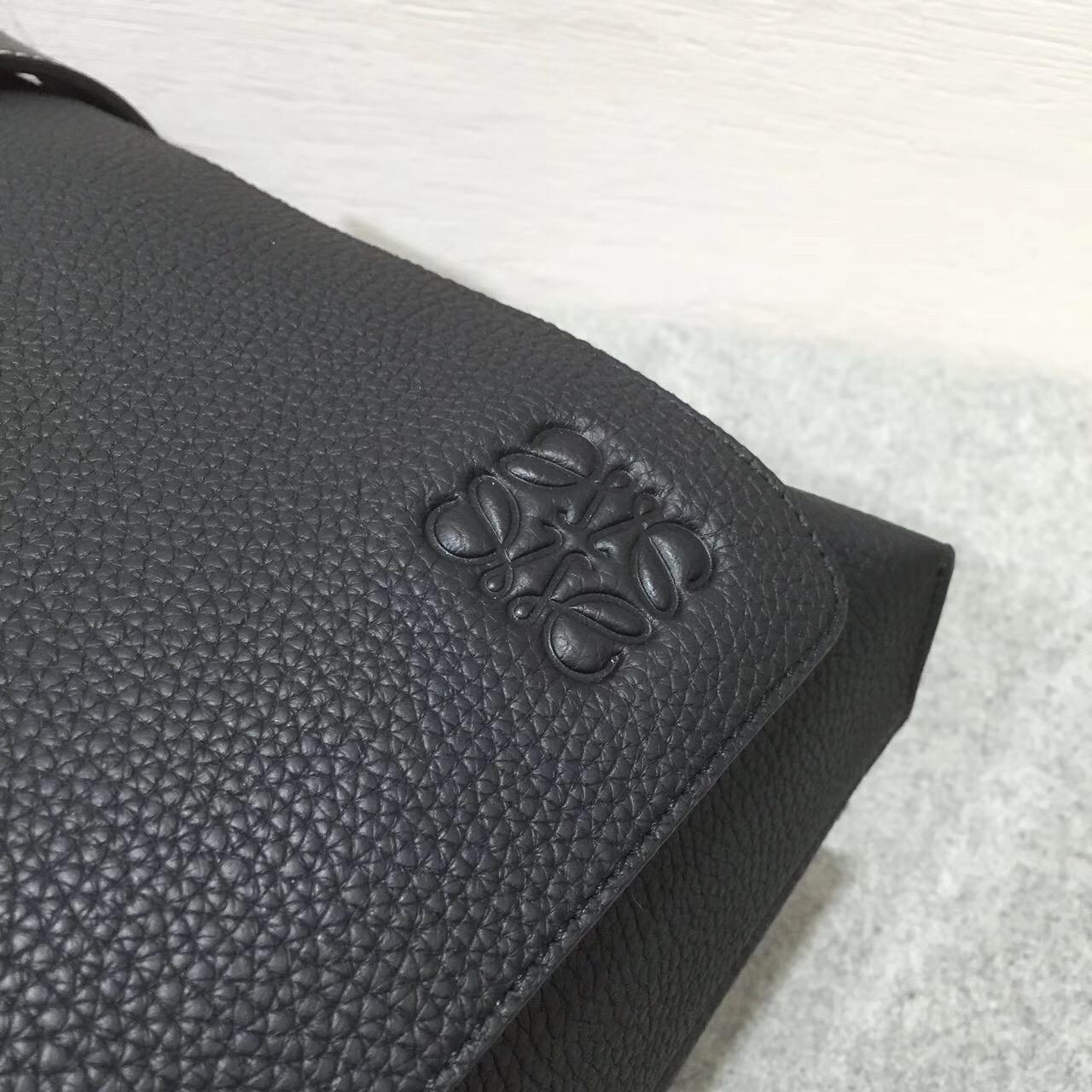 羅意威男包 Loewe Messenger Strap Small Bag 黑色粒面togo牛皮