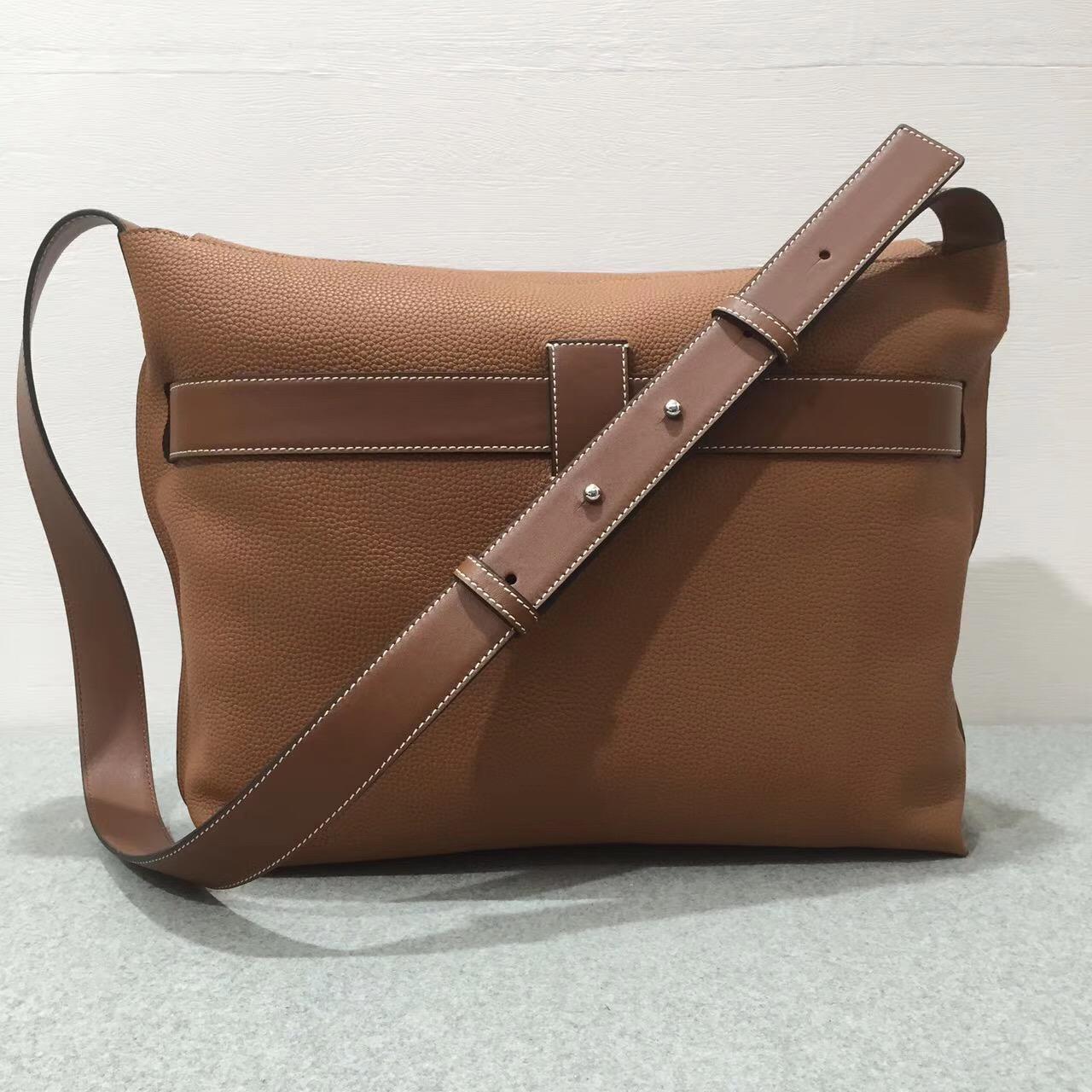 羅意威男包 Loewe Messenger Strap Bag 棕色 粒面togo牛皮