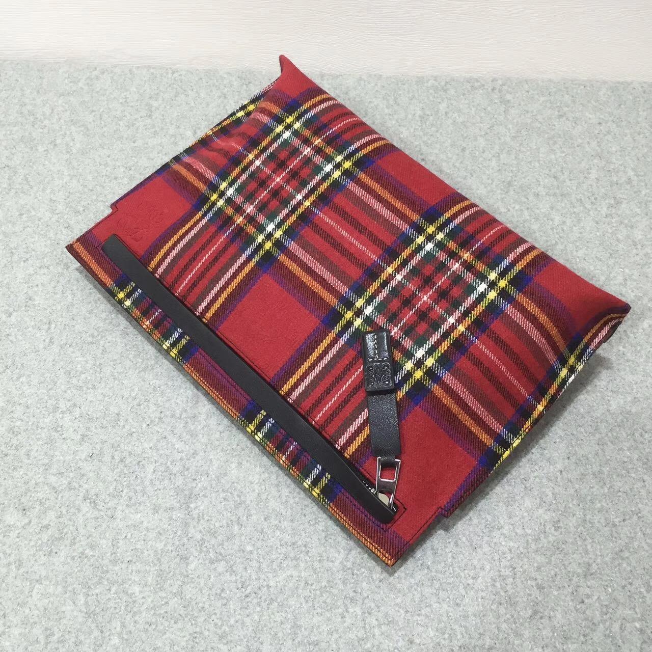 loewe T Pouch Tartan Black/Multicolor Tartan 花呢格布料/小牛皮