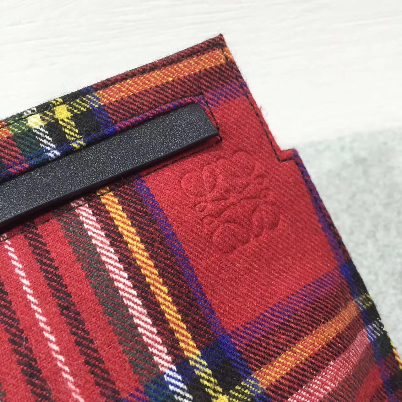 loewe T Pouch Tartan Black/Multicolor Tartan 花呢格布料/小牛皮