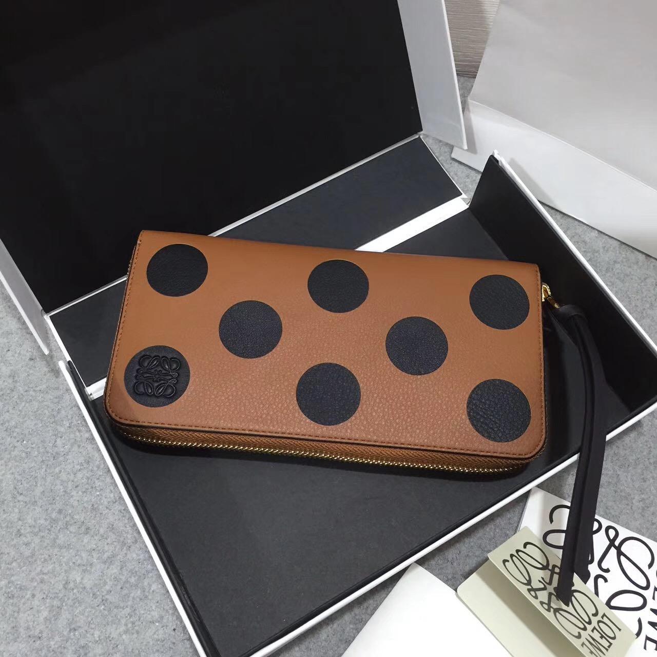 羅意威包包LOEWE Zip Around Wallet Circles Black/Tan/Chocolate Brown長款式拉鏈錢包