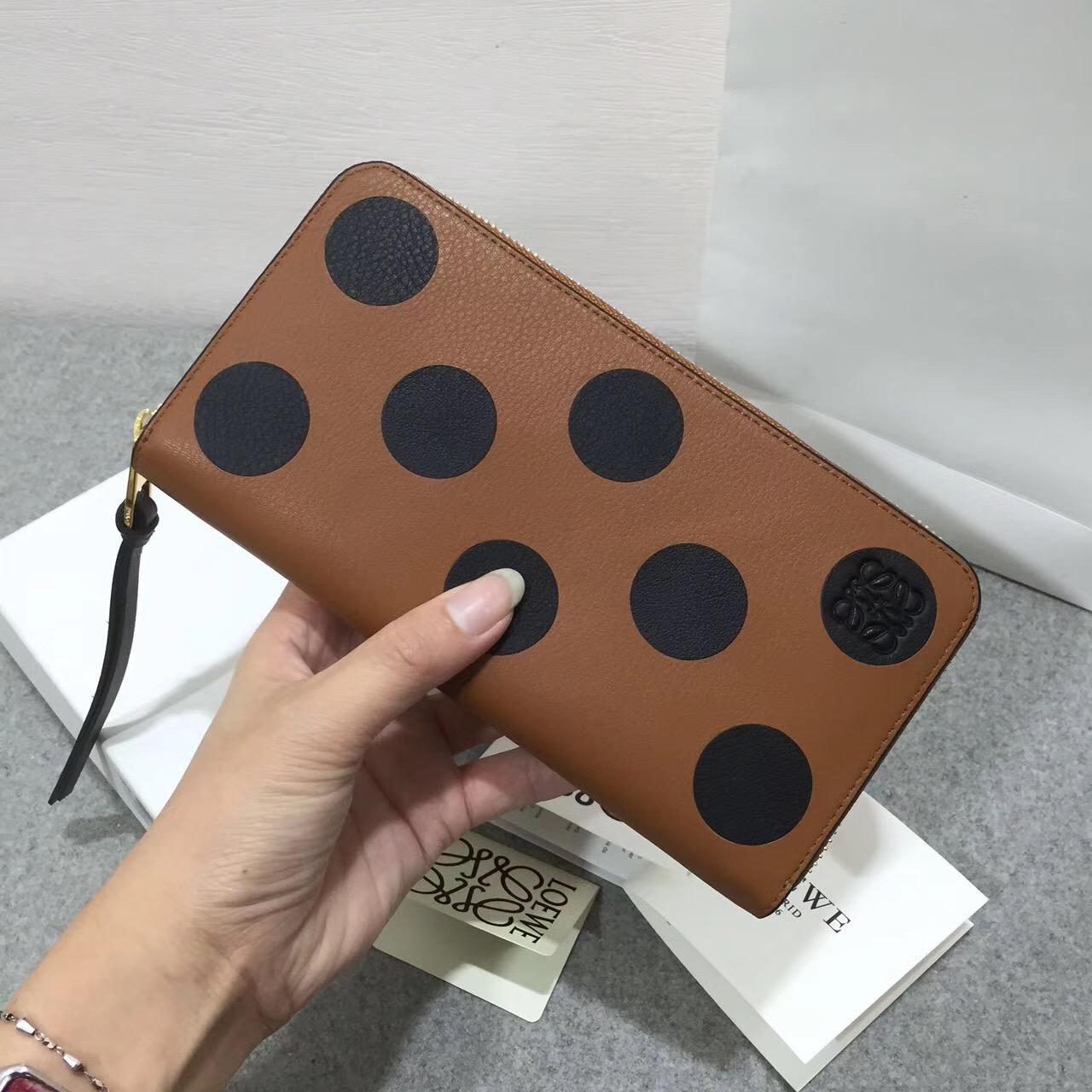 羅意威包包LOEWE Zip Around Wallet Circles Black/Tan/Chocolate Brown長款式拉鏈錢包