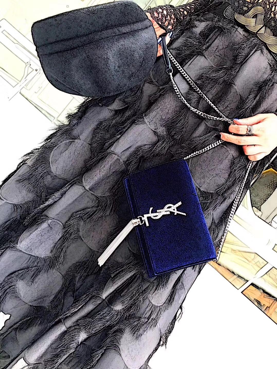 KATE chain and tassel wallet in Bordeaux velvet and crystals酒紅色