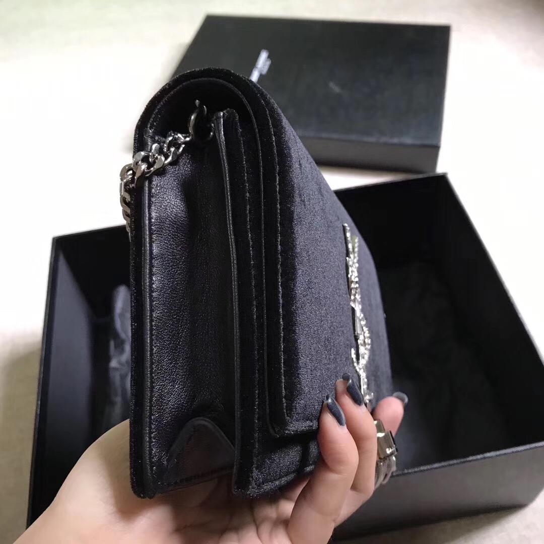 KATE chain and tassel wallet in black velvet and crystals