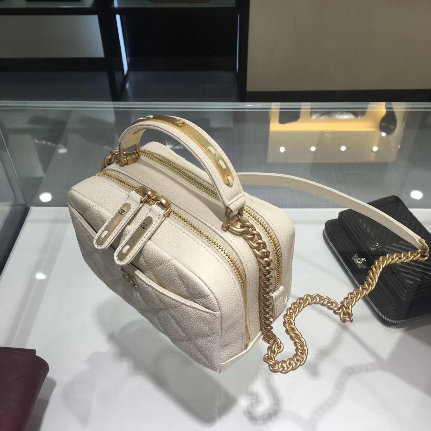 2017款 Chanel bowling bag 小牛皮魚子醬紋保齡球包