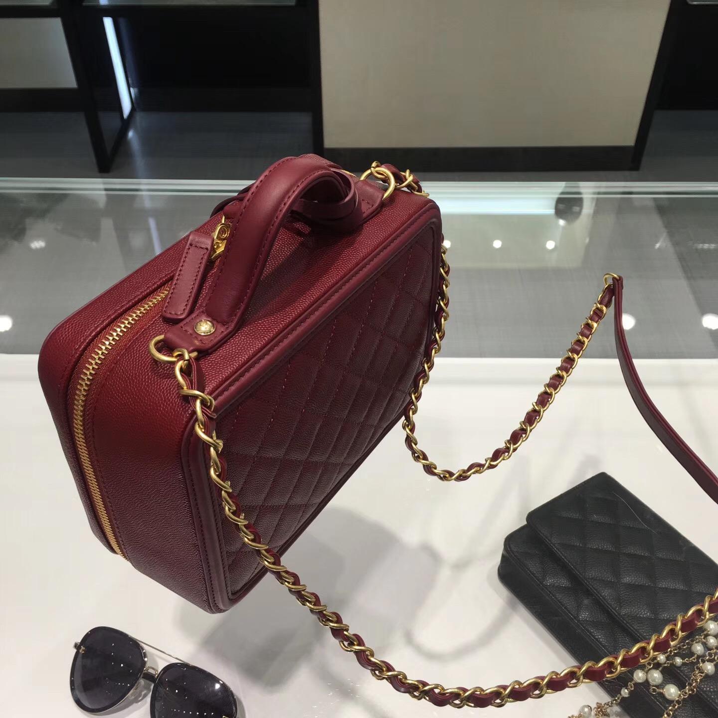 小香 中號暗紅色化妝包 Vanity case bag