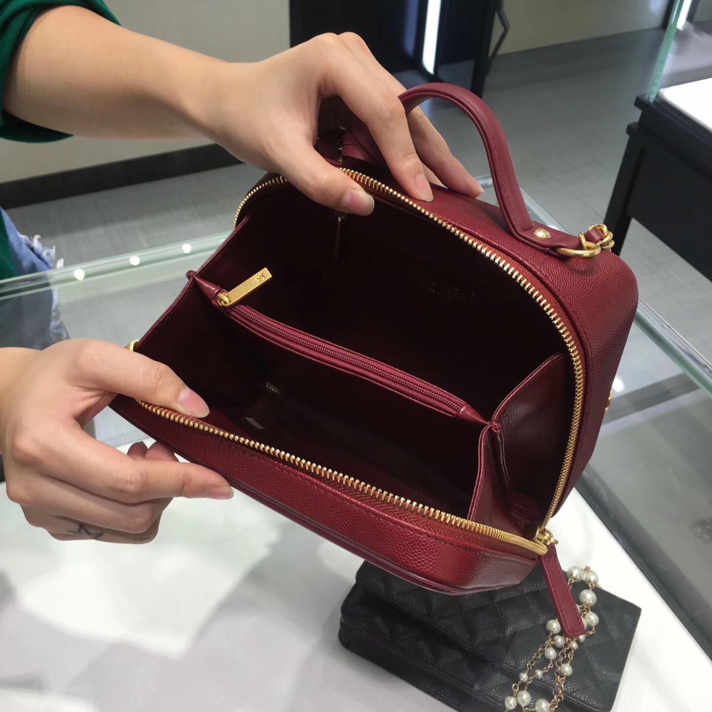 小香 中號暗紅色化妝包 Vanity case bag