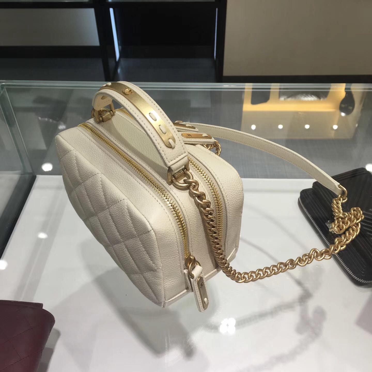 2017款 Chanel bowling bag 小牛皮魚子醬紋保齡球包