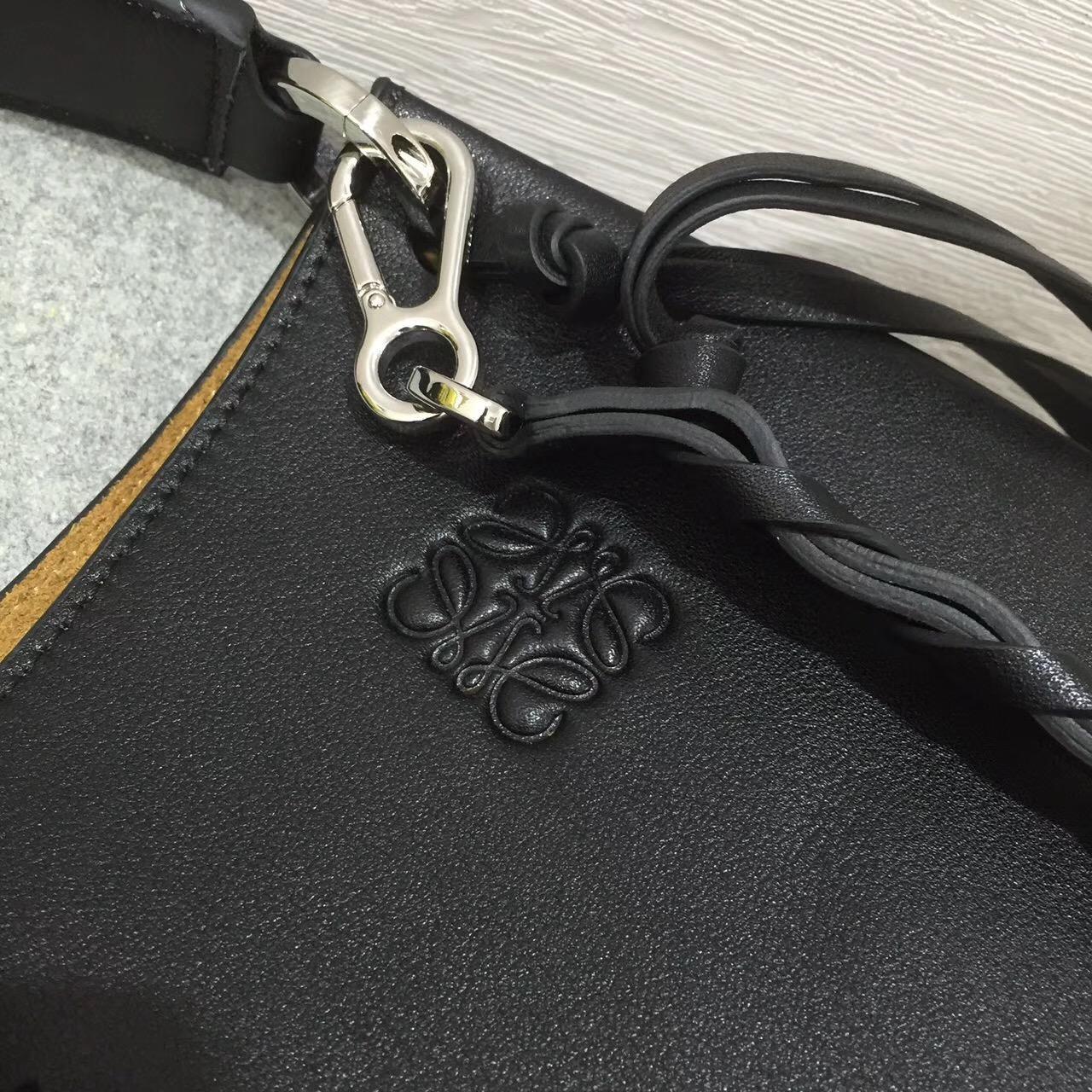 羅意威 Loewe Fortune hobo bag系列限量版半月包 黑色進口細紋小牛皮