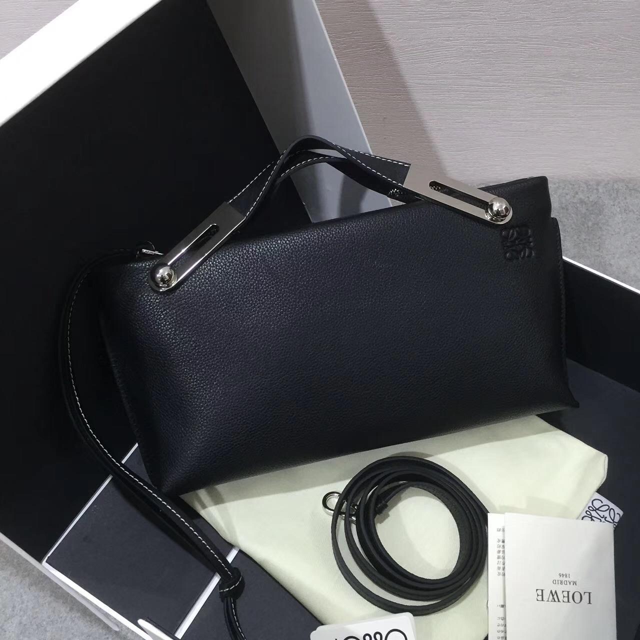 loewe羅意威 Missy Small Bag 軟顆粒小牛皮黑色 黃金麂皮襯裏T形