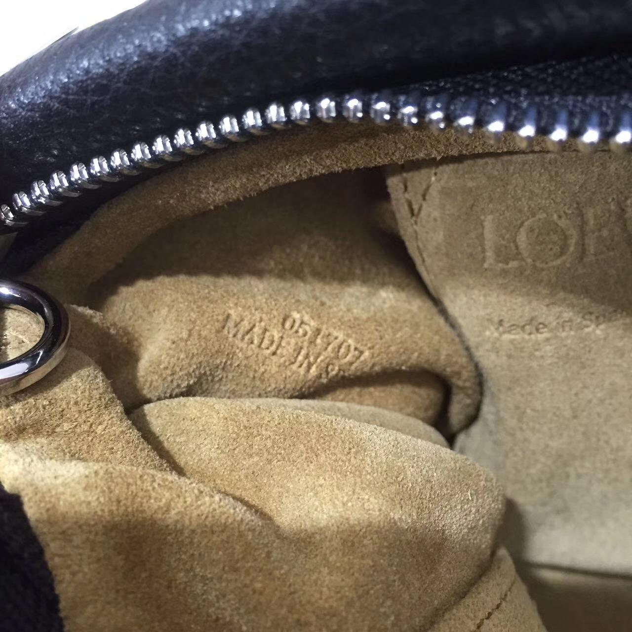 loewe羅意威 Missy Small Bag 軟顆粒小牛皮黑色 黃金麂皮襯裏T形