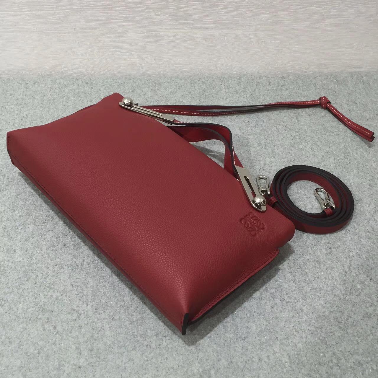 loewe羅意威Missy Small Bag 胭脂红軟顆粒小牛皮 黃金麂皮襯裏