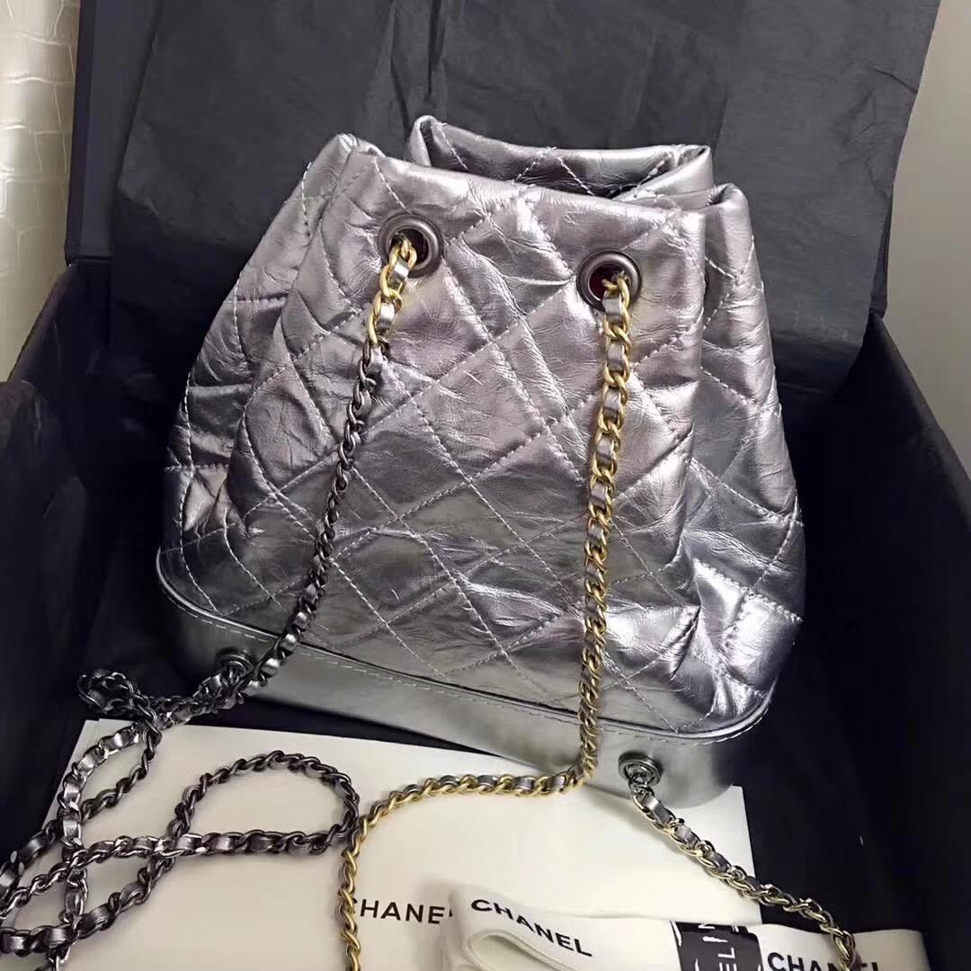 小香銀色金屬質感折紋小牛皮 gabrielle backpack bag雙肩背包