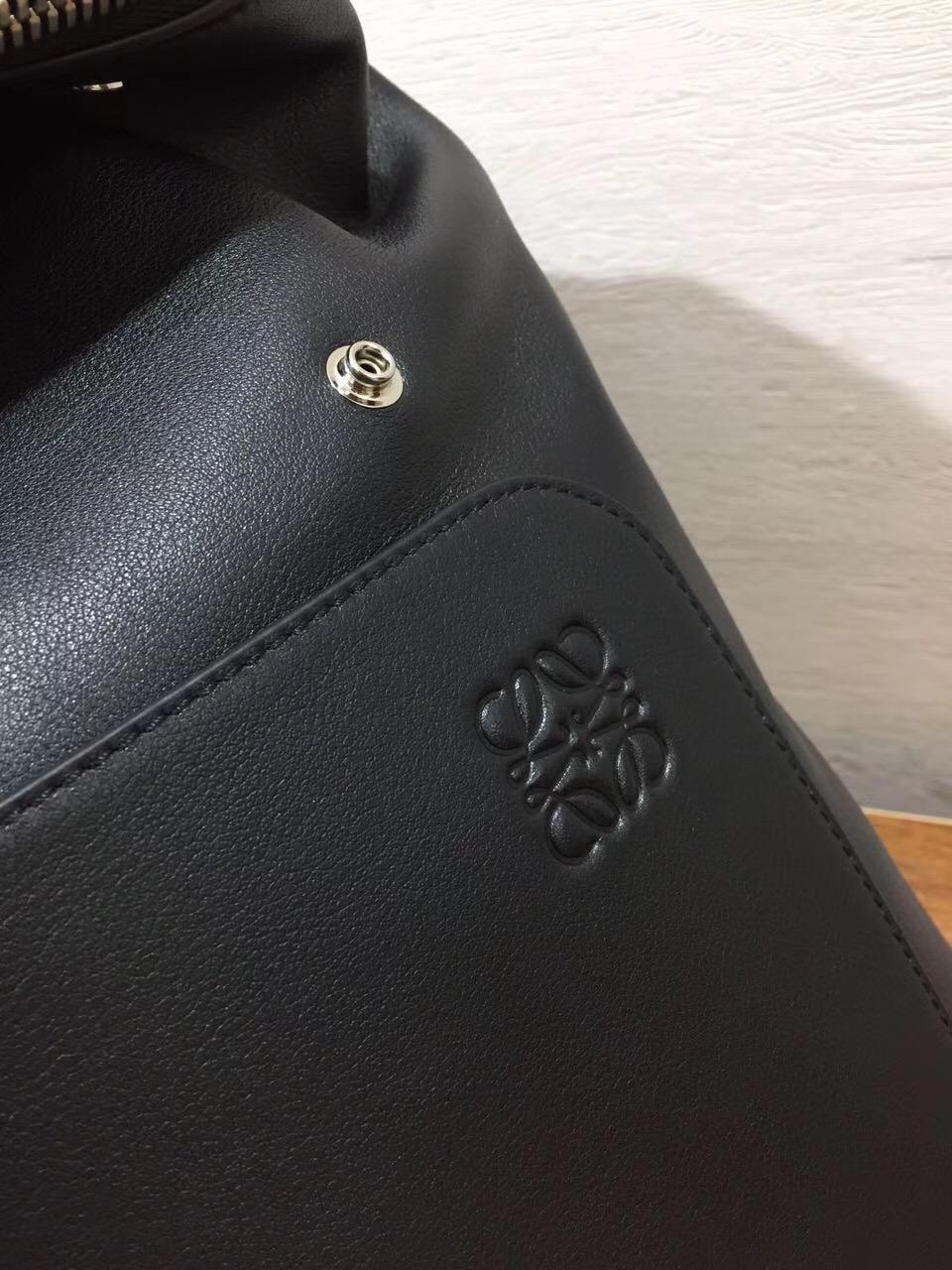 loewe羅意威Goya Backpack Bag黑色採用經典小牛皮打造的Goya背包