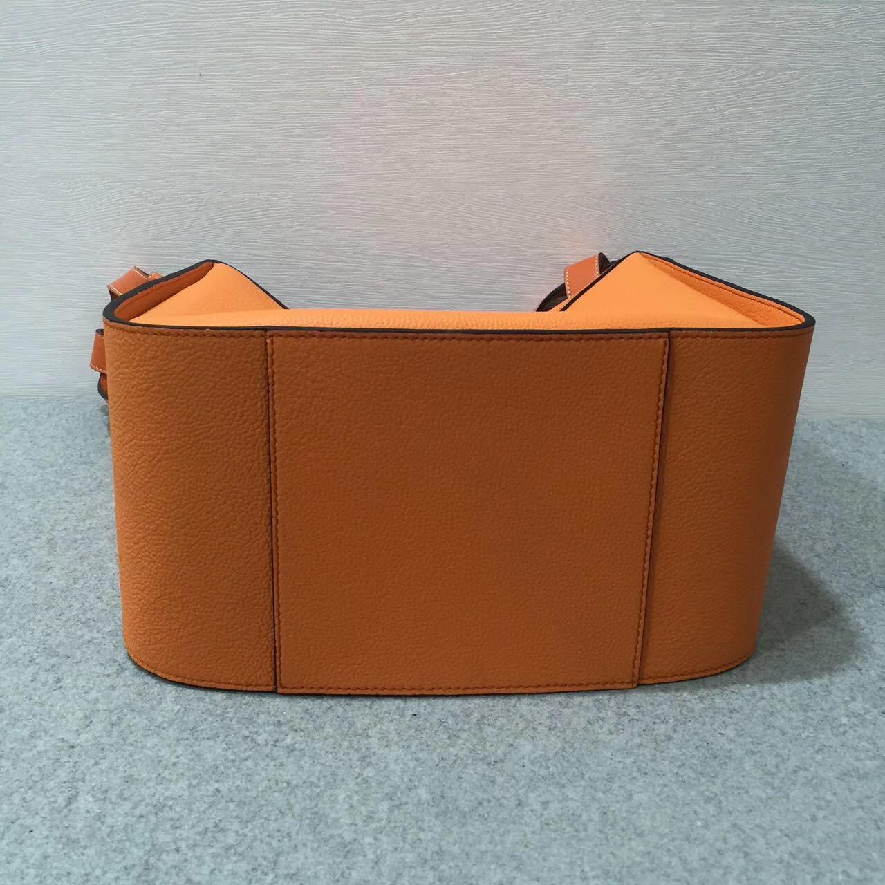 Loewe羅意威 Hammock Small Bag Apricot/Orange 吊床包