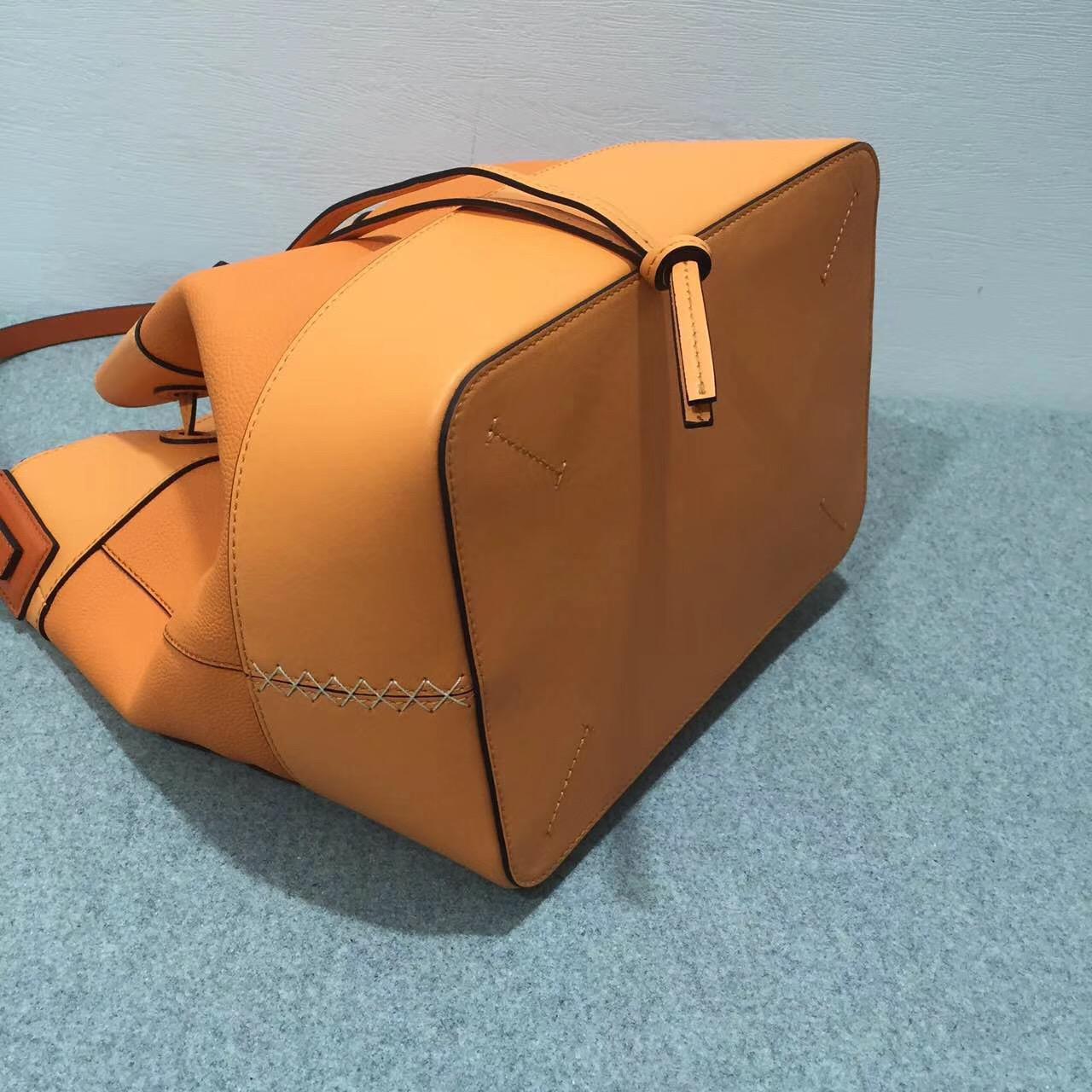 Loewe羅意威Midnight Bag Apricot/Orange Midnight水桶包手袋