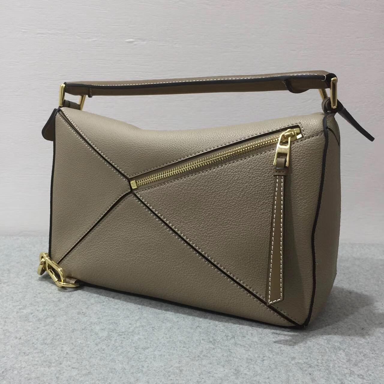 Loewe羅意威中號顆粒小牛皮 Puzzle Bag Sand/Mink Colour