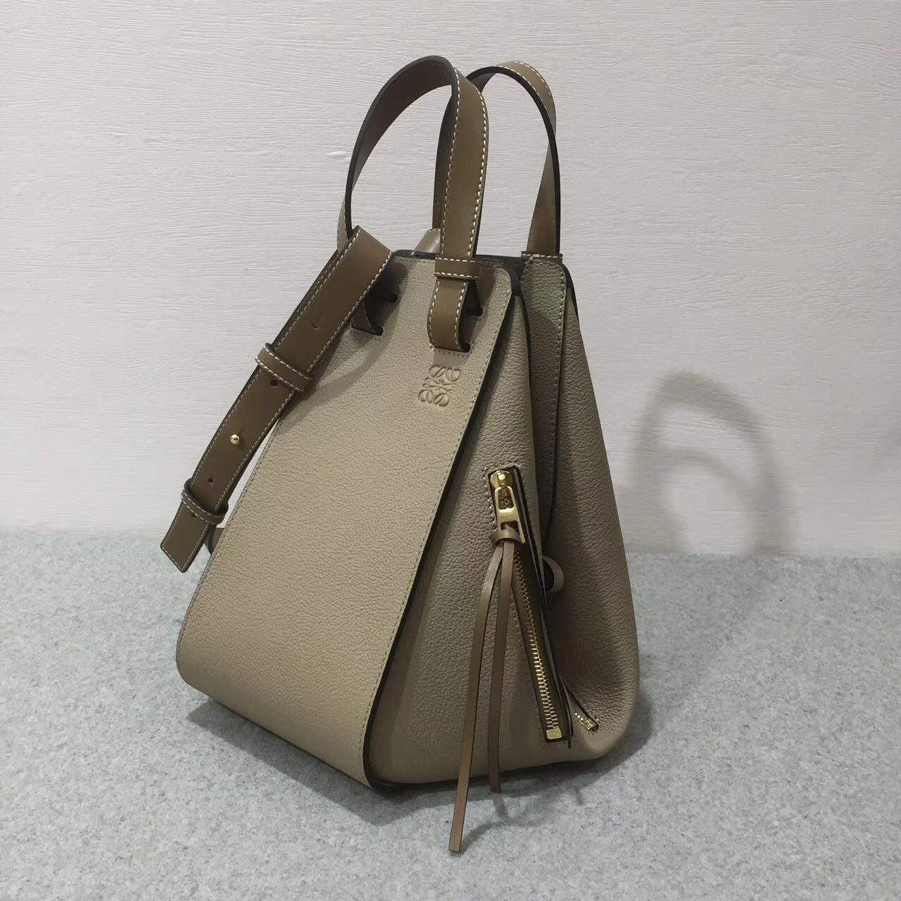 Loewe羅意威 Hammock Small Bag 顆粒Sand/Mink Colour 吊床包